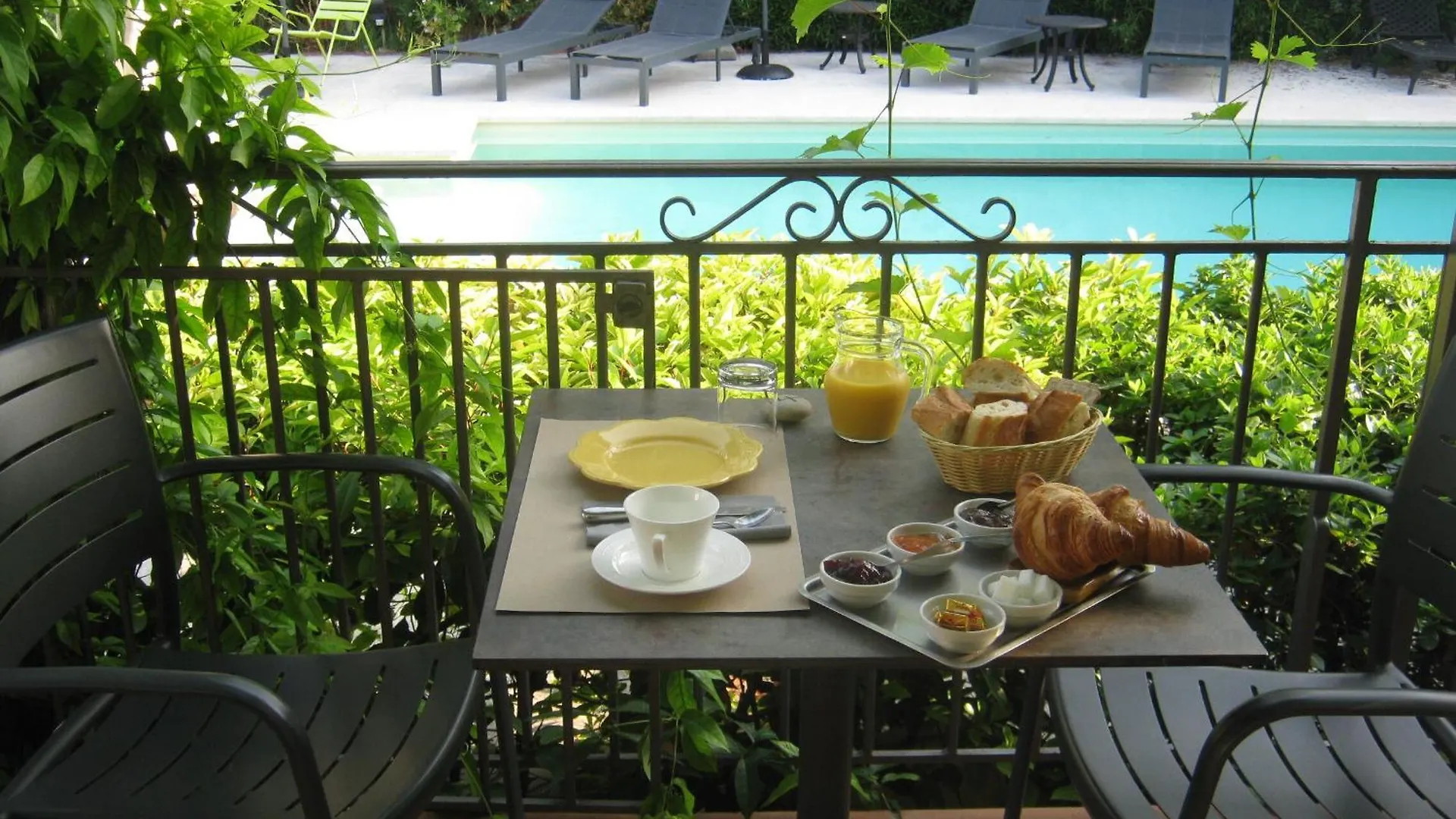 Les Jardins De La Livree Bed & Breakfast Villeneuve-les-Avignon France