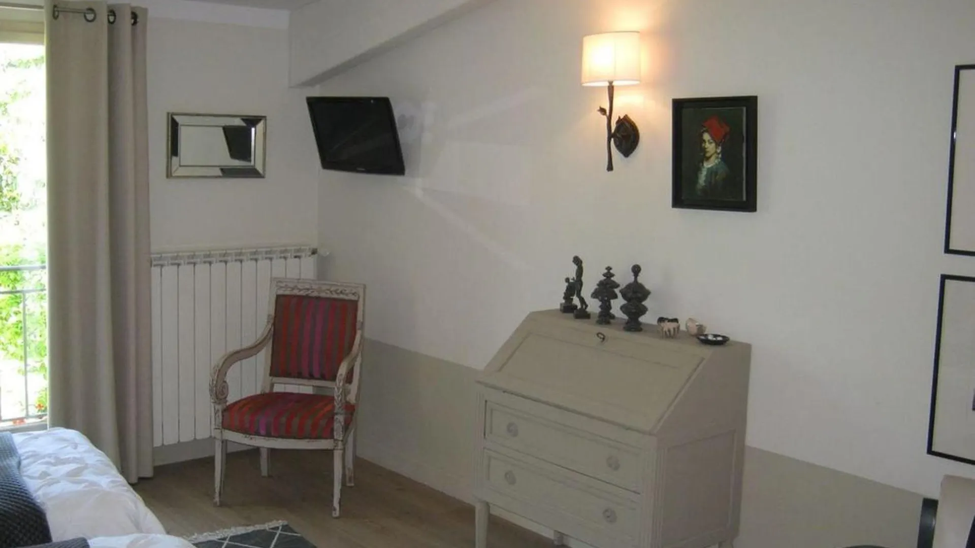 Les Jardins De La Livree Bed & Breakfast Villeneuve-les-Avignon 3*,  France
