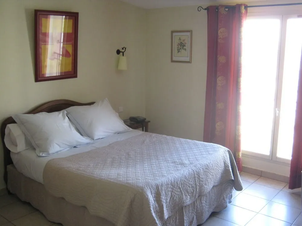 Les Jardins De La Livree Bed & Breakfast Villeneuve-les-Avignon 3*,
